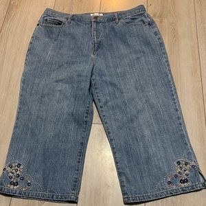 embroidered capris